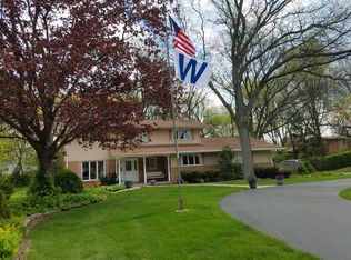 25 Windsor Dr, Oak Brook, IL 60523