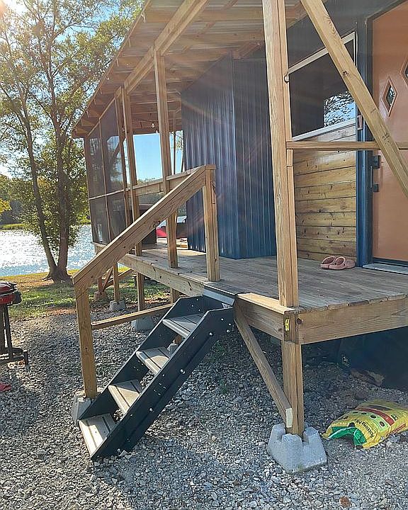 Entry/Deck