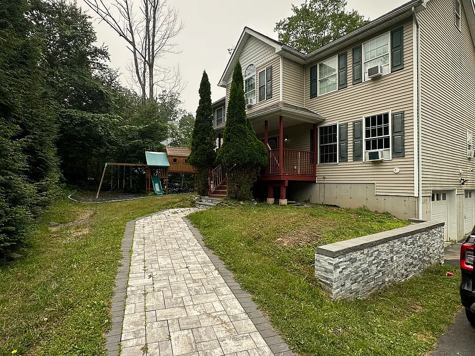 10 Berne Ct