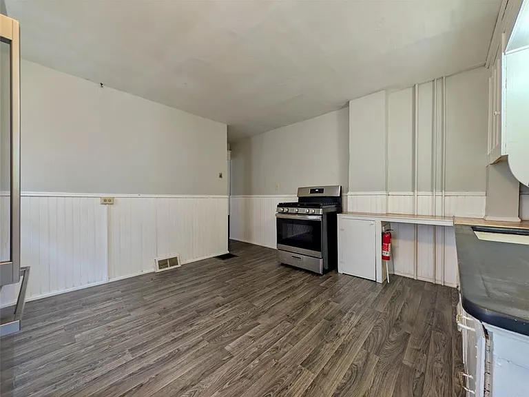1083 Main St #1 — Photo 6