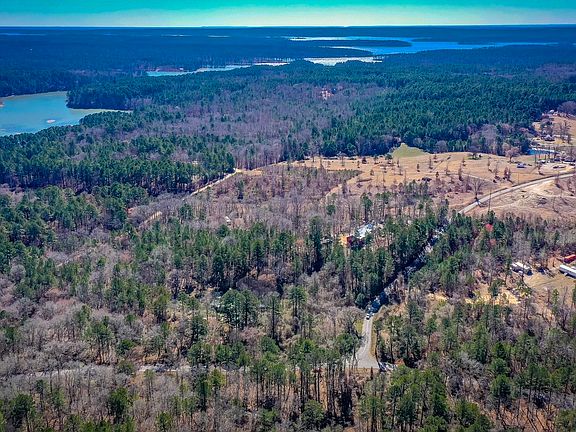 3rd image of 701 Peach Dr