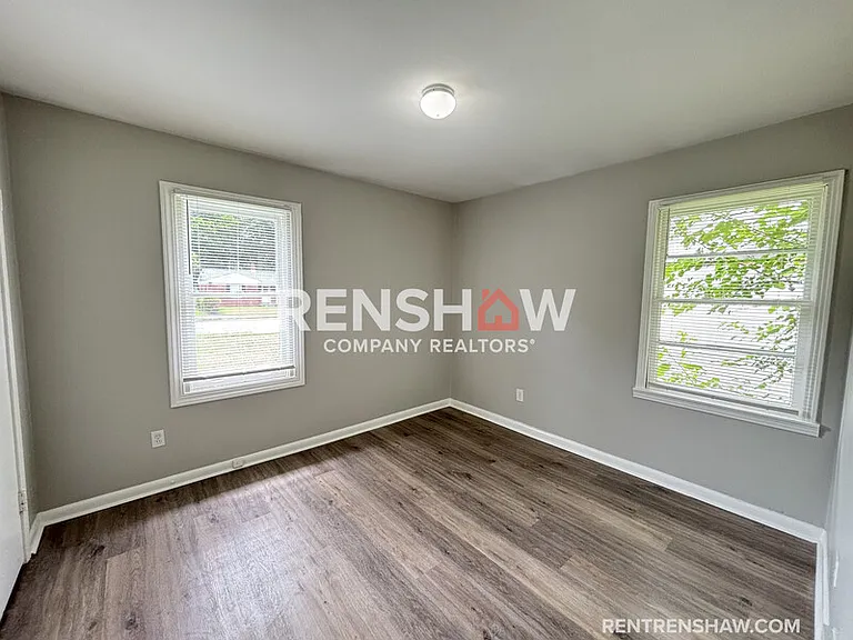 828 Harvey Cv — Photo 16