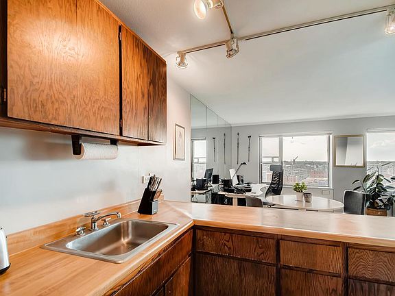 Plenty of counter/working space. Or Bar for entertaining.