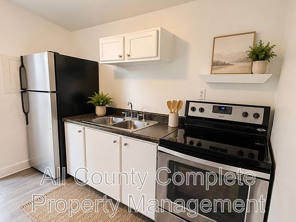 5th image of 4803 Lexington Ave #B