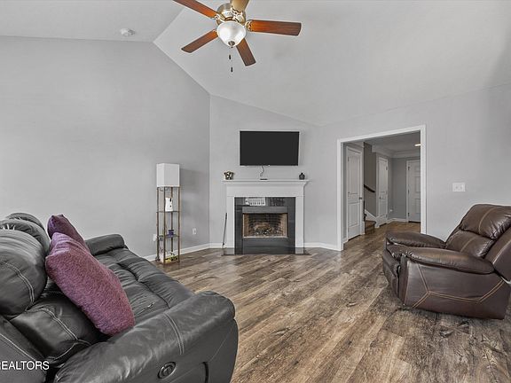 5th image of 494 Llewellyn Ln