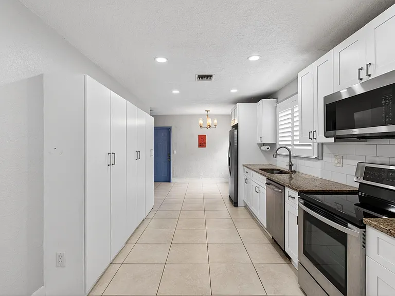 227 N M St — Photo 11