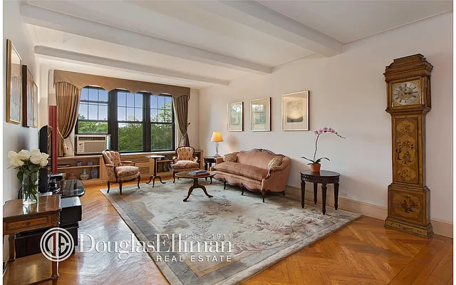 Sold by Douglas Elliman | media 21