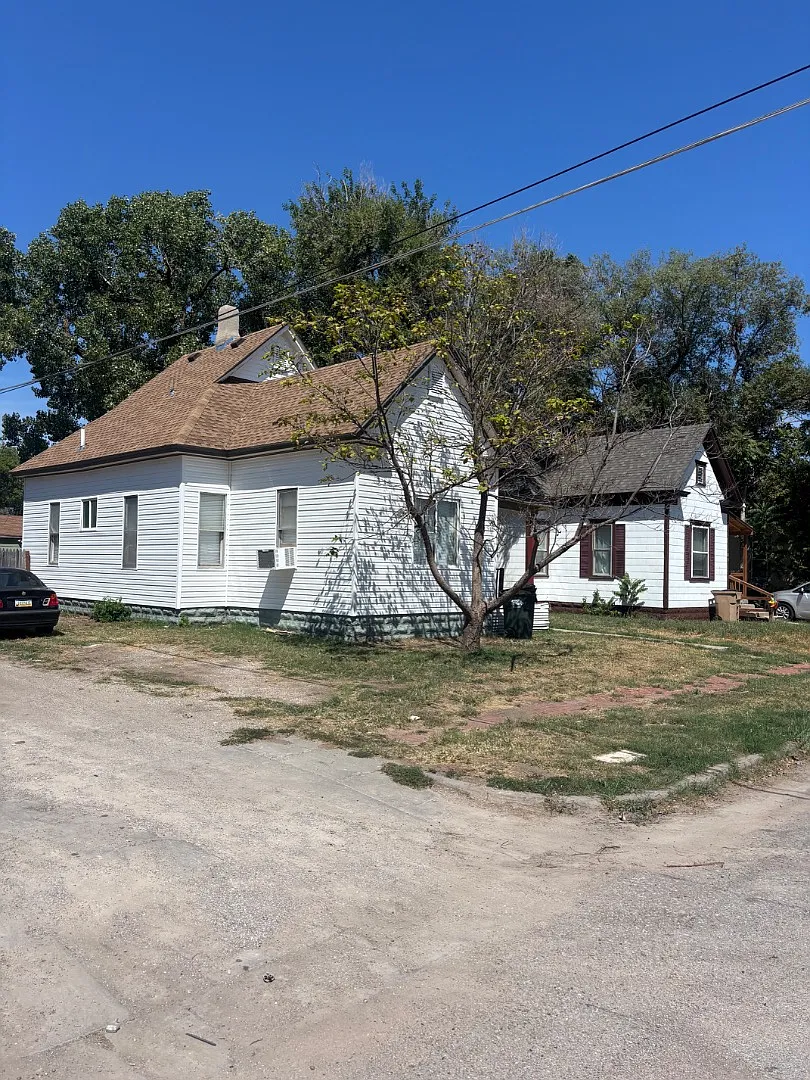 426 E 5th Ave — Photo 1