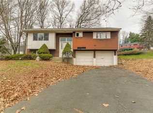 32 Beckett Ct, Chestnut Ridge, NY 10977