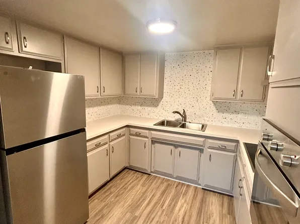 1060 Meadow Lake Dr APT 11, Vista, CA 92084