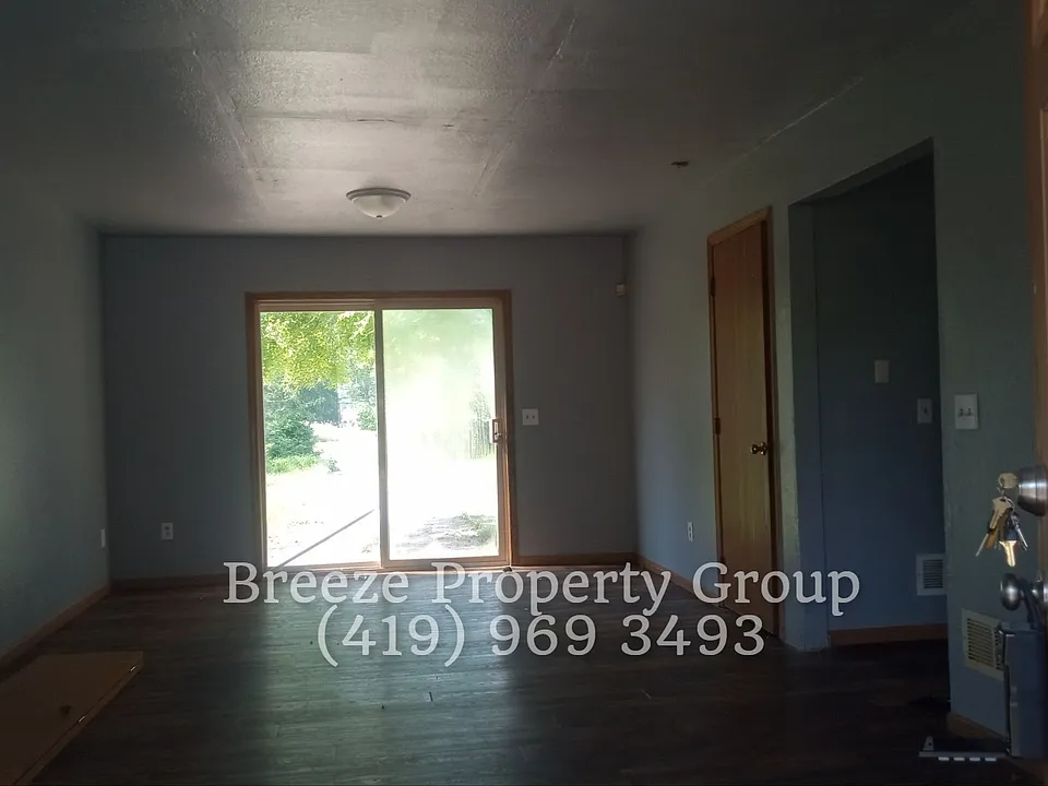 1449 N Superior St