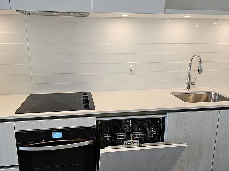 12 David Eyer Rd #Townhouse 1120 — Photo 4