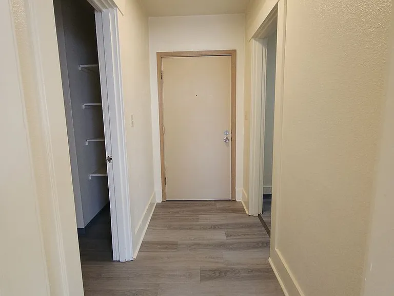 Florence Apartments — Photo 21