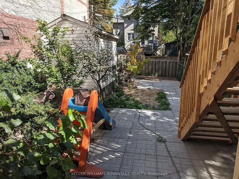 119 Coxwell Ave #LOWER — Photo 3