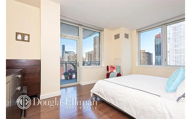 Sold by Douglas Elliman | media 24