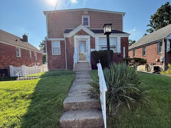253 Kensington Rd S, Garden City South, NY 11530