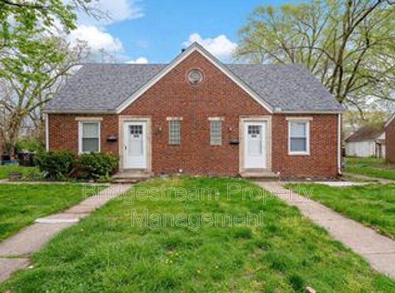 1st image of 807 Winston Dr