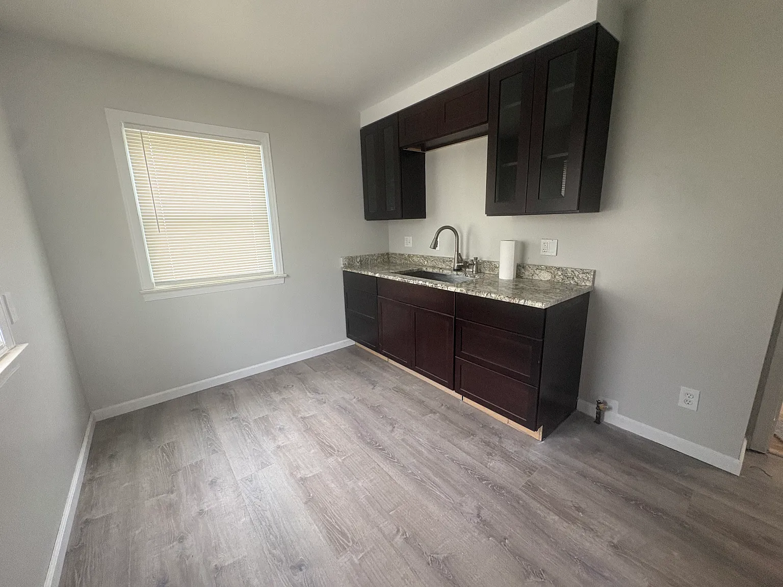3 bed, 910 sqft, $1,600 — Photo 2