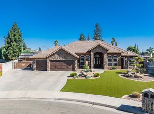 3025 Woodlands Ct, Madera, CA 93637