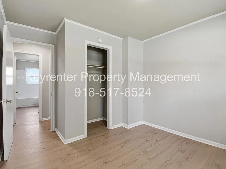 1514 E 49th St — Photo 12