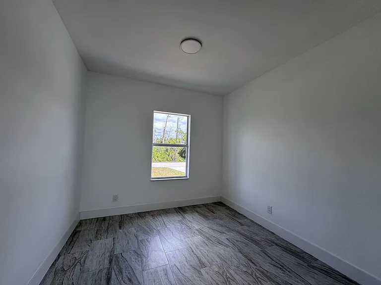 1605 Nora Ln — Photo 7