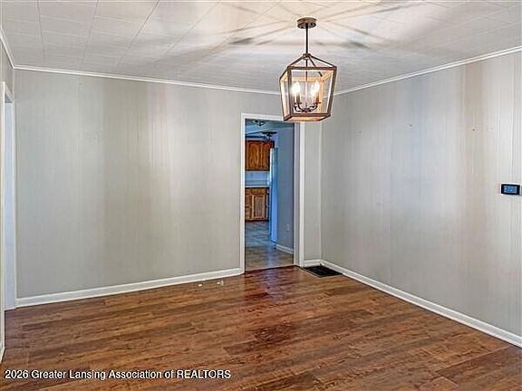 3rd image of 422 Forest St