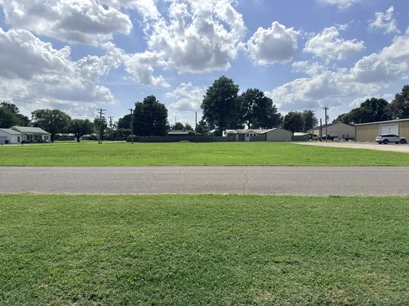 Narvel Felts Dr, Malden, MO 63863