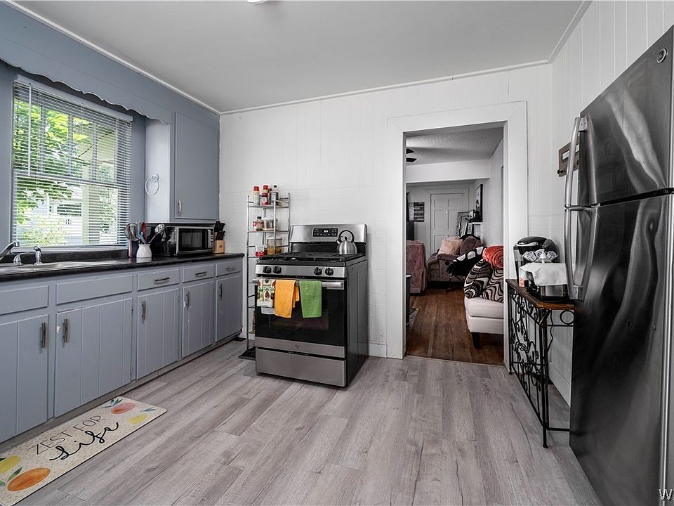 1st image of 1639 17th Ave E