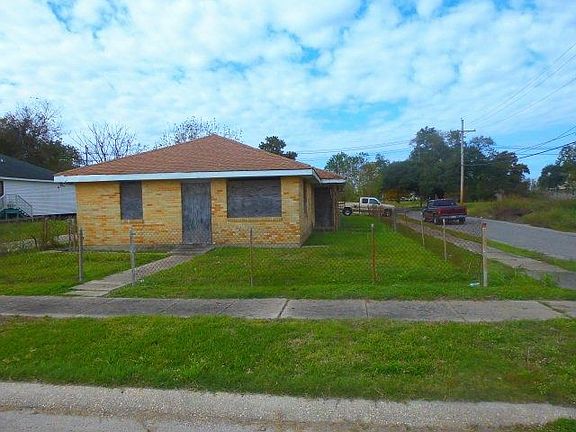 3rd image of 2238 Reynes St