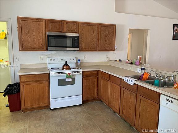 4th image of 1614 Redfin Dr