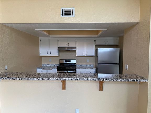 3rd image of 1100 Honeysuckle Way