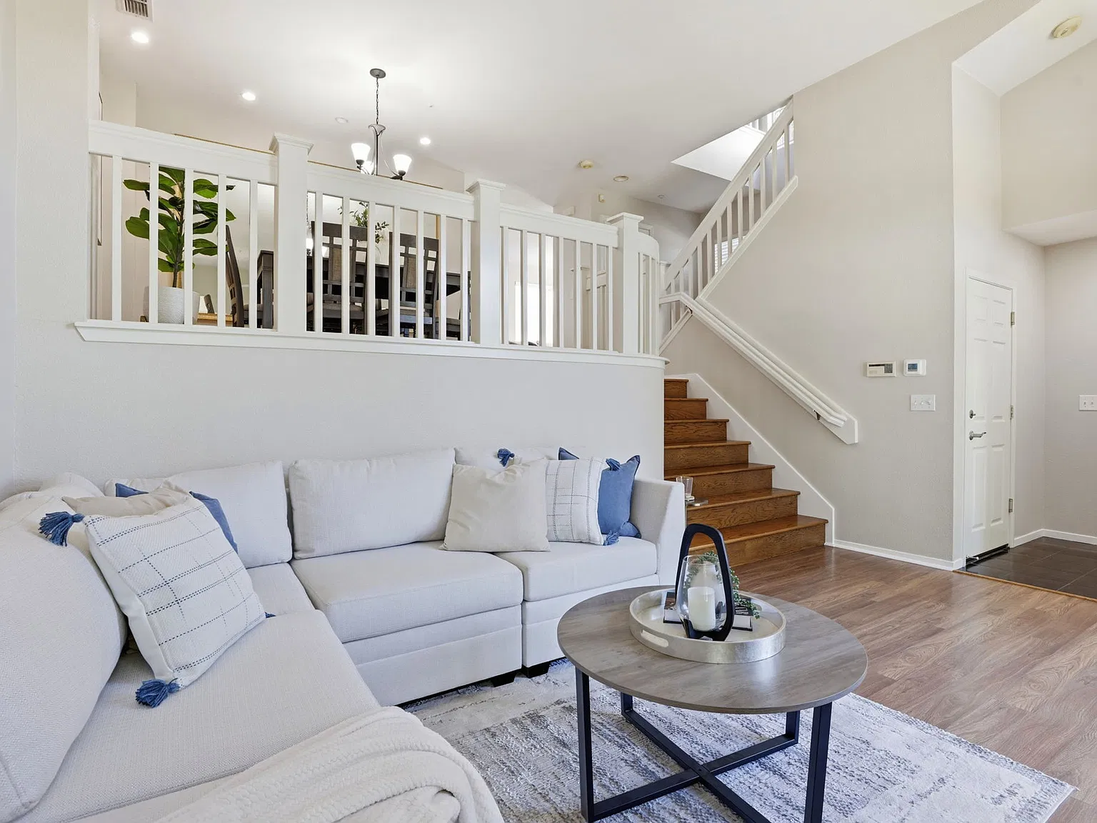 3 bed, 2.5 bath, 1599 sqft, $4,000 — Photo 4