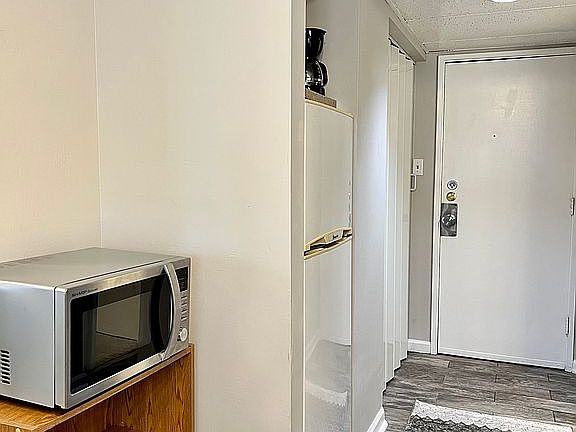 5th image of 1700 Clinch Ave #304