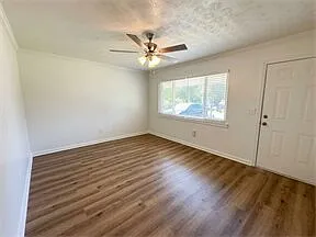 962 Farwell Dr — Photo 2