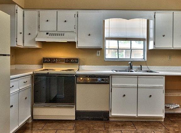 SuburbanVillas-20_01242014