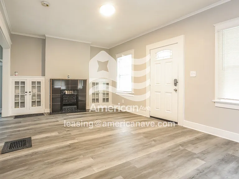 1666466_002_wm_-_living_room_13076939.jpg