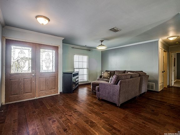 5th image of 946 Hayloft Ln