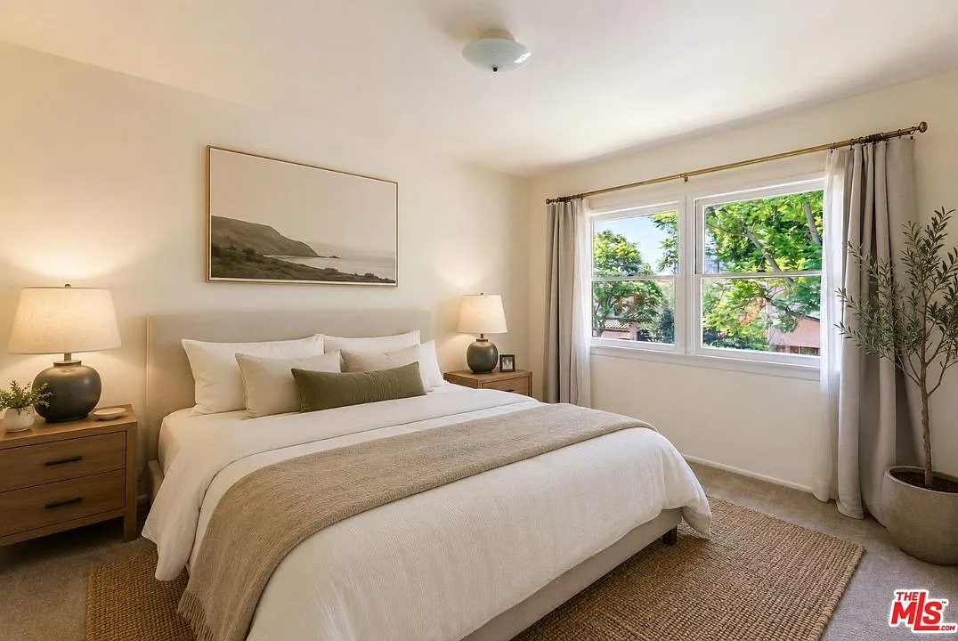 2 bed, 1.0 bath, 850 sqft, $3,800 — Photo 4