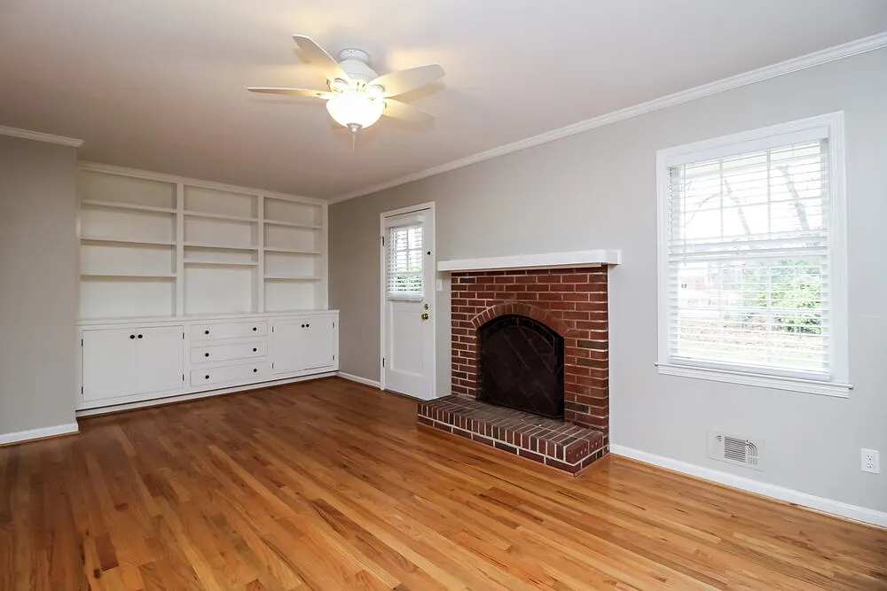 3 bed, 2.0 bath, 1640 sqft, $2,345 — Photo 4
