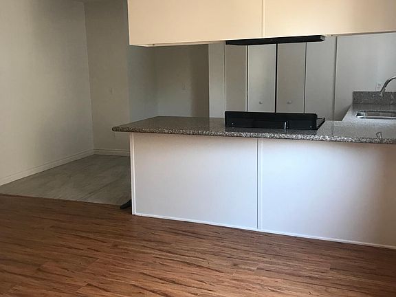 2nd image of 704 E Garfield Ave #12