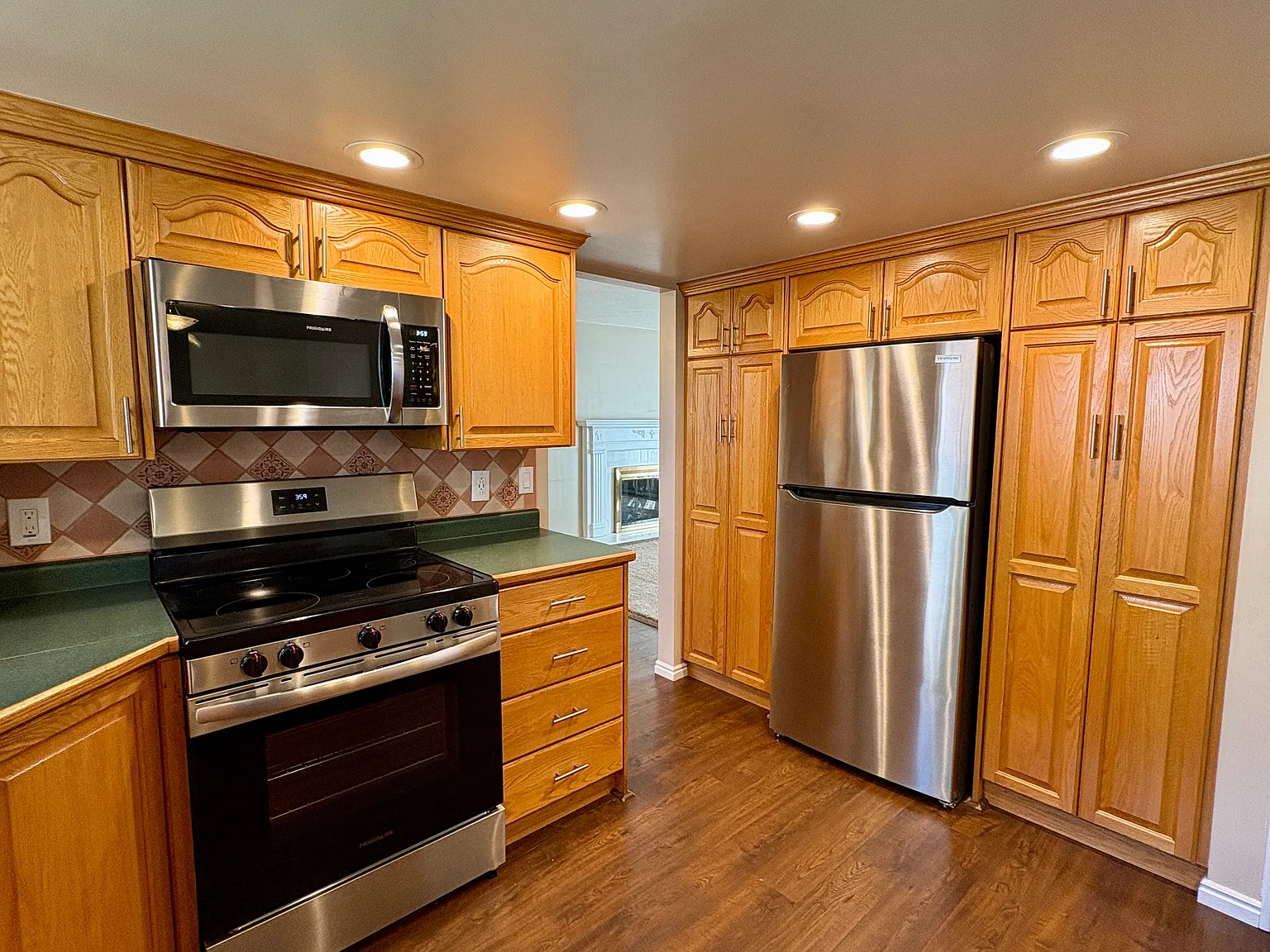 5 bed, 3.5 bath, 3371 sqft, $3,800 — Photo 4
