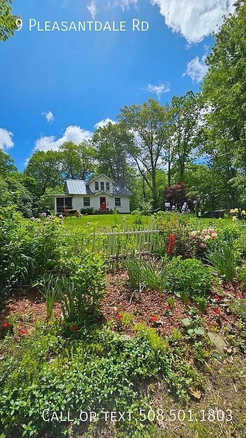 Country Charm Meets Modern Comfort 3BR/2BA in Rutland - Dog Friendly! — Photo 1