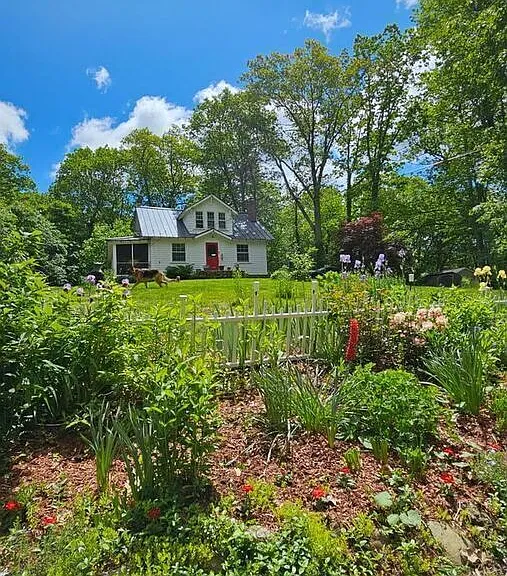 9 Pleasantdale Rd — Photo 1