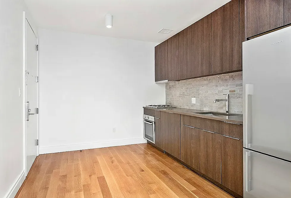 1329 Myrtle Ave — Photo 2