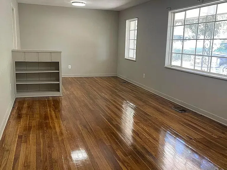 105 Lakeview Dr — Photo 3
