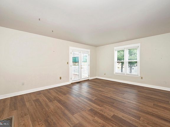 4th image of 612 Picadilly Dr