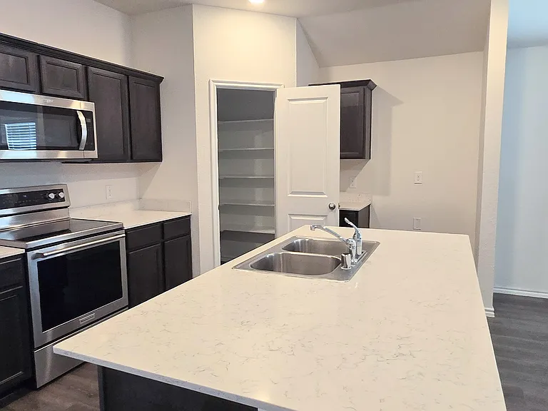 2121 Basil Ave — Photo 6