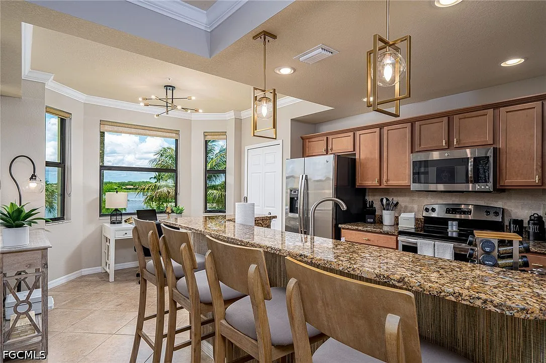 2 bed, 2.0 bath, 1162 sqft, $9,750 — Photo 3