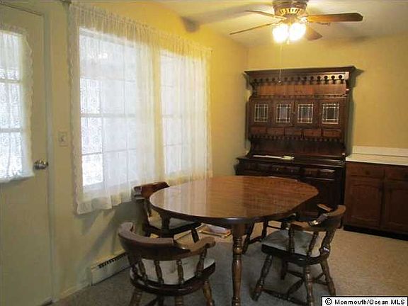 4th image of 826 Balmoral Court #F