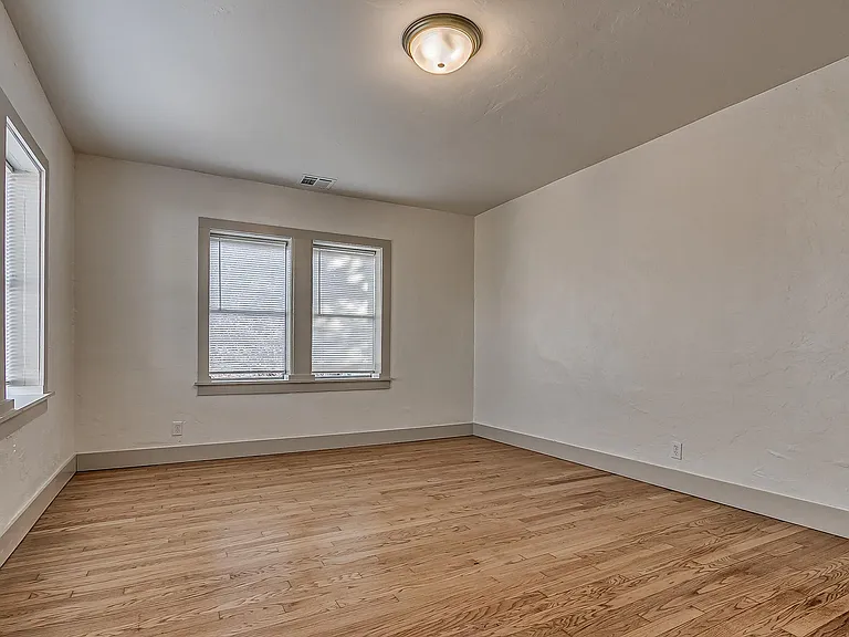 2110 N Kelley Ave — Photo 15